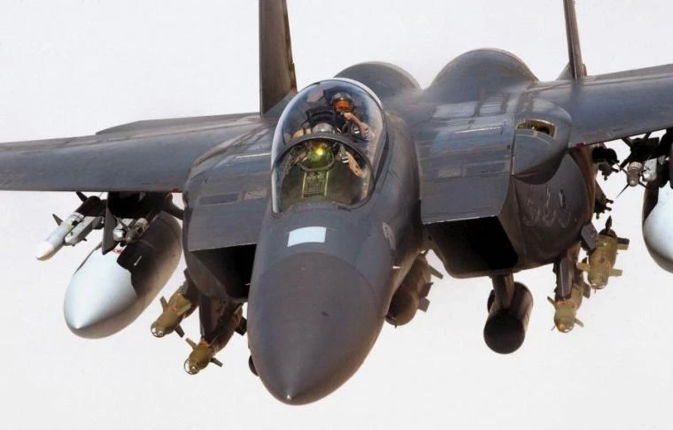 Su-35 vs F-15: Σύγκριση των κορυφαίων μαχητικών ΗΠΑ και Ρωσίας (βίντεο)